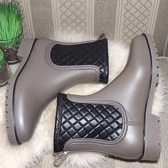 Bernardo Zora Quilted Rain Boots - Picture 5 of 16